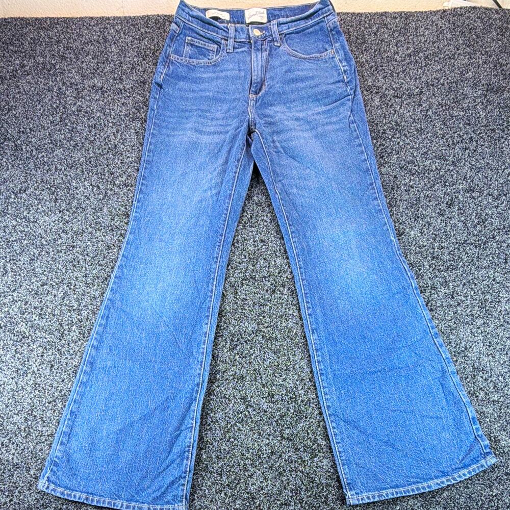 Universal Thread Women’s Blue High Rise Flare Medium Wash 5-Pocket Jeans 6
